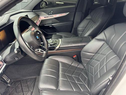 2023 BMW 760 i xDrive
