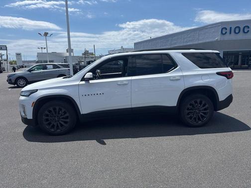 Summit White 2023 Chevrolet Traverse RS