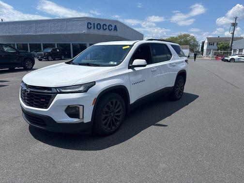 Summit White 2023 Chevrolet Traverse RS