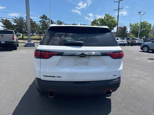 Summit White 2023 Chevrolet Traverse RS