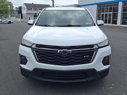 Summit White 2023 Chevrolet Traverse RS