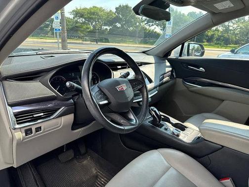 2022 Cadillac XT4 Luxury