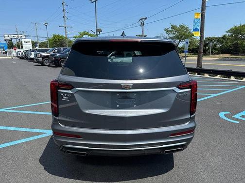 2022 Cadillac XT6 Luxury FWD