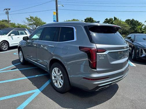 2022 Cadillac XT6 Luxury FWD
