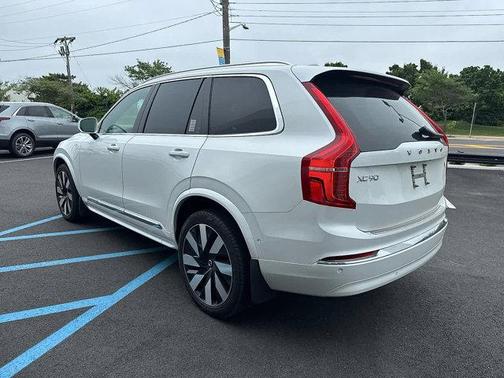 2023 Volvo XC90 Recharge Plug-In Hybrid T8 Ultimate Bright Theme 7-Seater