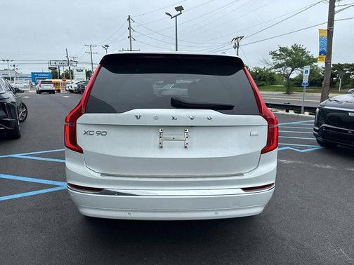 2023 Volvo XC90 Recharge Plug-In Hybrid T8 Ultimate Bright Theme 7-Seater