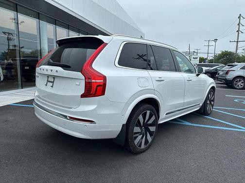 2023 Volvo XC90 Recharge Plug-In Hybrid T8 Ultimate Bright Theme 7-Seater