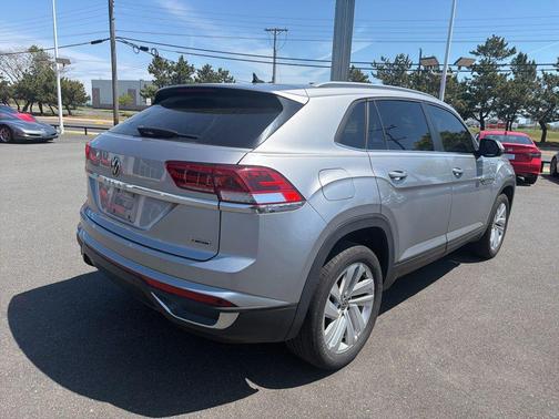 Pyrite Silver Metallic 2021 Volkswagen Atlas Cross Sport 2.0T SE w/Technology 4MOTION