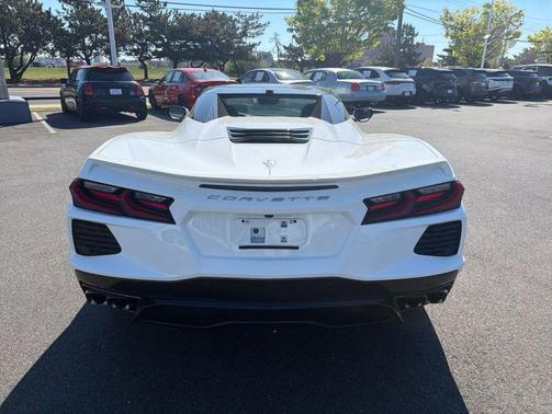 Arctic White 2025 Chevrolet Corvette Stingray w/2LT