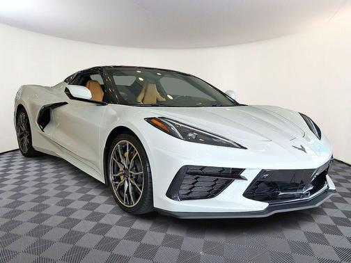 Arctic White 2025 Chevrolet Corvette Stingray w/2LT