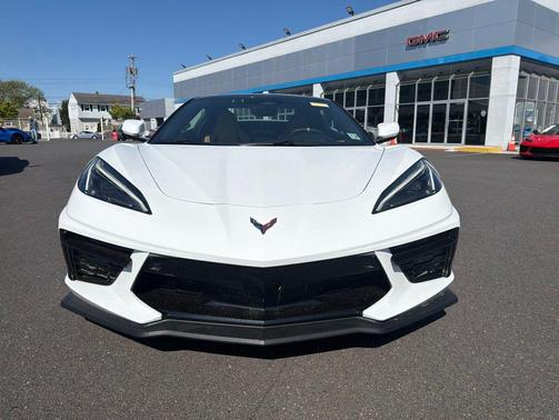 Arctic White 2025 Chevrolet Corvette Stingray w/2LT