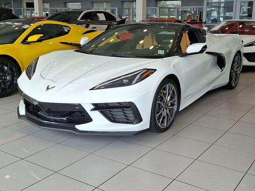 Arctic White 2025 Chevrolet Corvette Stingray w/2LT