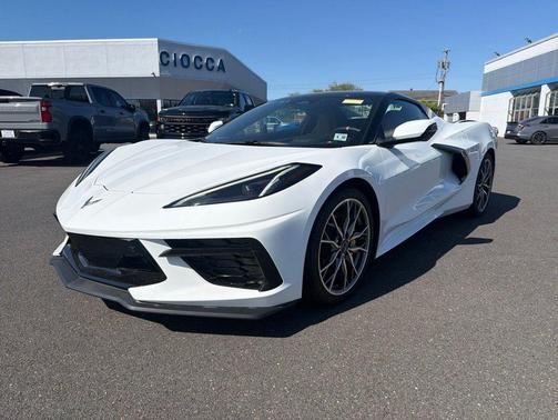 Arctic White 2025 Chevrolet Corvette Stingray w/2LT