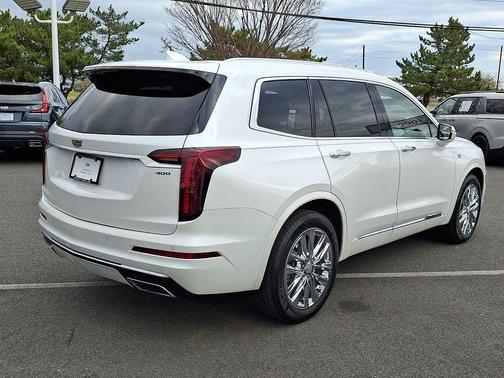 2022 Cadillac XT6 Premium Luxury FWD