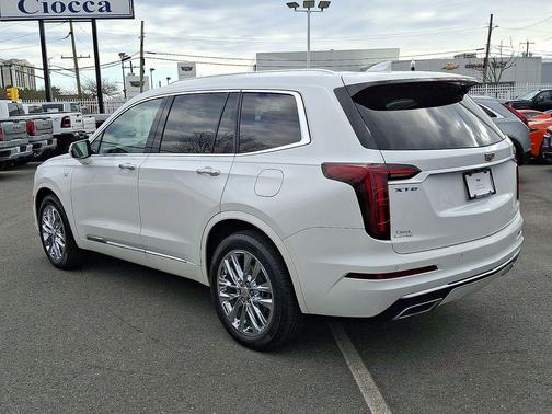 2022 Cadillac XT6 Premium Luxury FWD