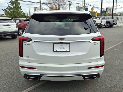 2022 Cadillac XT6 Premium Luxury FWD