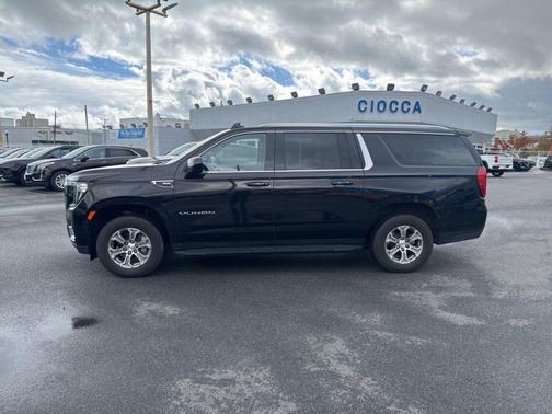 2023 GMC Yukon XL SLE