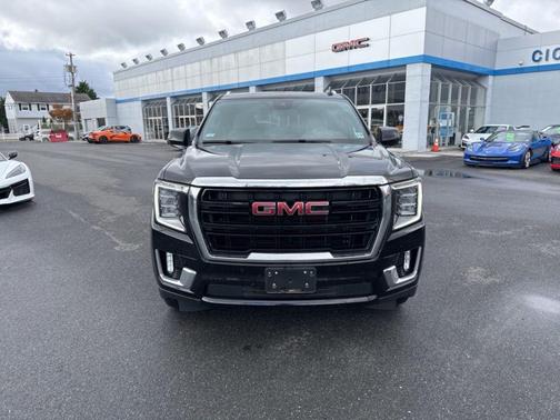 2023 GMC Yukon XL SLE