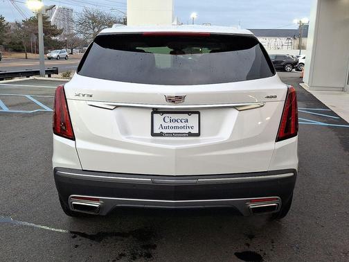 2022 Cadillac XT5 Premium Luxury