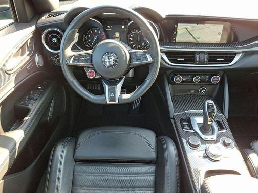 2022 Alfa Romeo Stelvio Quadrifoglio