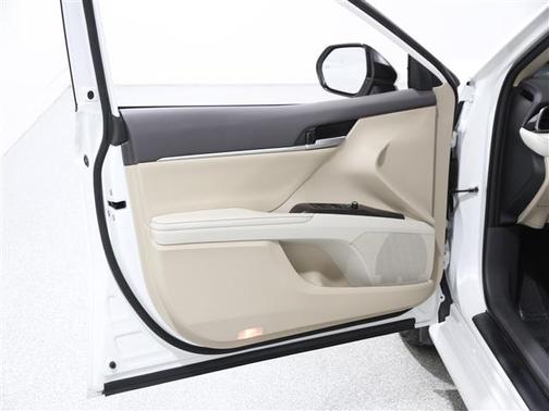 2023 Toyota Camry Hybrid XLE