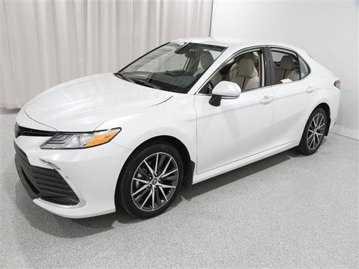 2023 Toyota Camry Hybrid XLE