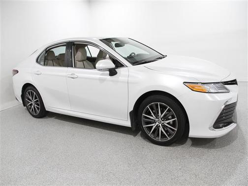 2023 Toyota Camry Hybrid XLE