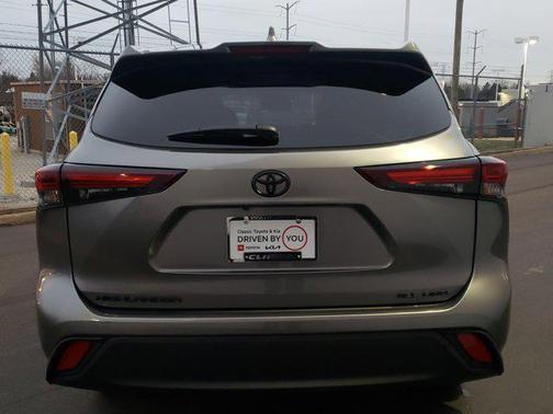 2025 Toyota Highlander XLE