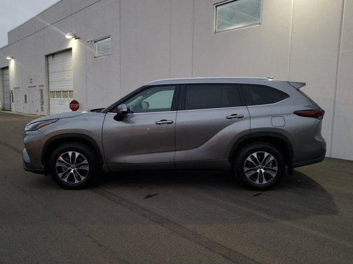 2025 Toyota Highlander XLE