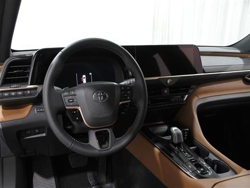 2025 Toyota Crown Signia XLE