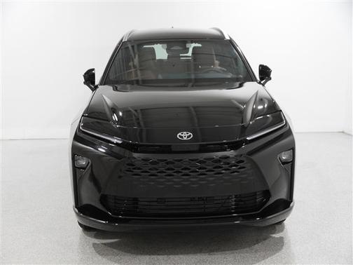 2025 Toyota Crown Signia XLE