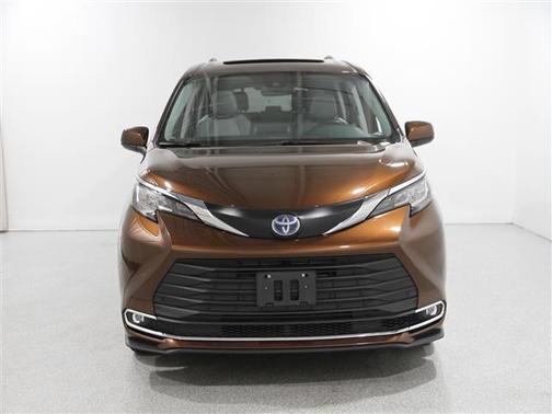 2023 Toyota Sienna XLE 8 Passenger