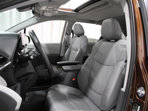 2023 Toyota Sienna XLE 8 Passenger
