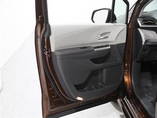 2023 Toyota Sienna XLE 8 Passenger