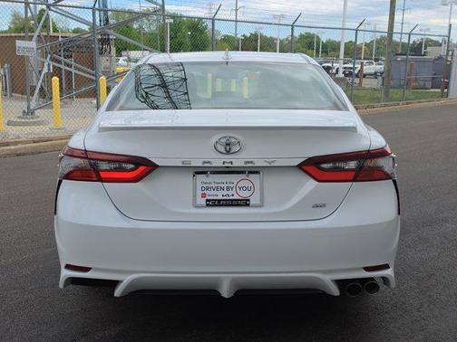 Ice Cap 2024 Toyota Camry SE