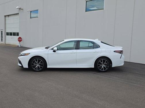 Ice Cap 2024 Toyota Camry SE