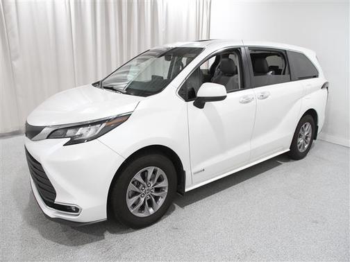2021 Toyota Sienna XLE 7 Passenger