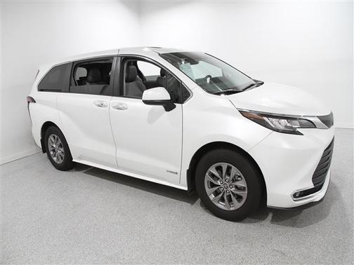 2021 Toyota Sienna XLE 7 Passenger