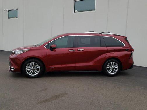 2021 Toyota Sienna Limited 7-Passenger