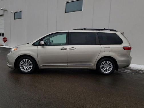 2017 Toyota Sienna XLE