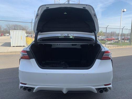 Wind Chill Pearl/Midnight Black Metallic 2020 Toyota Camry XSE