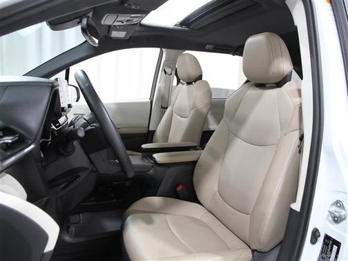 2021 Toyota Sienna XLE 7 Passenger