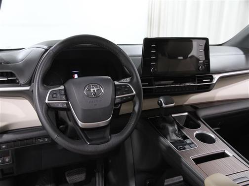 2021 Toyota Sienna XLE 7 Passenger