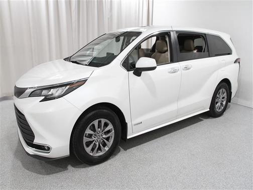 2021 Toyota Sienna XLE 7 Passenger