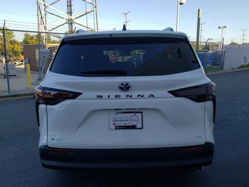 2025 Toyota Sienna LE