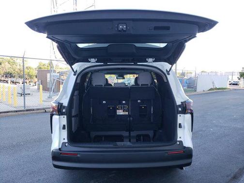 2025 Toyota Sienna LE