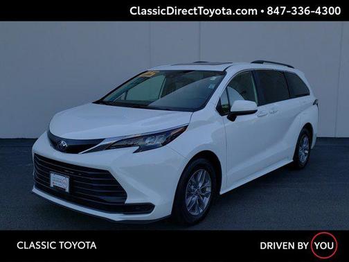2025 Toyota Sienna LE