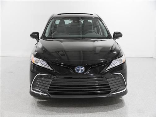 2022 Toyota Camry Hybrid XLE
