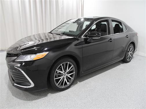 2022 Toyota Camry Hybrid XLE