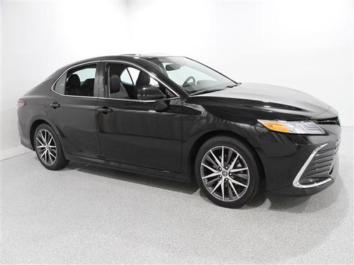 2022 Toyota Camry Hybrid XLE